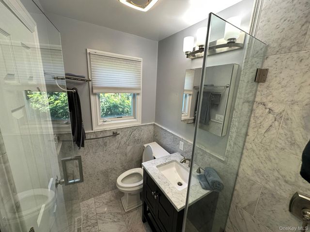 752 Kensington Court, Westbury, NY 11590