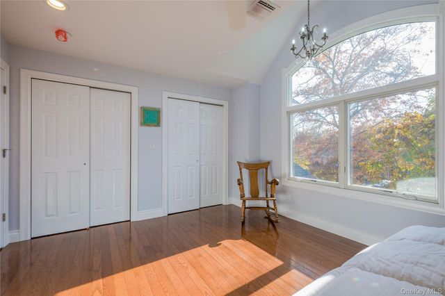 752 Kensington Court, Westbury, NY 11590