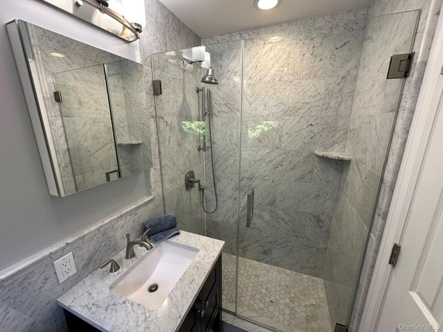 752 Kensington Court, Westbury, NY 11590