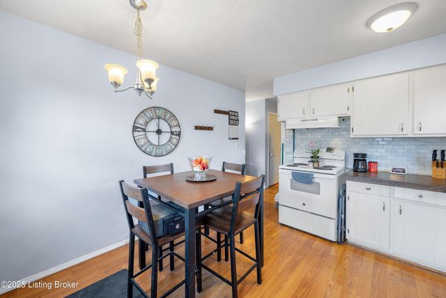 9703 Scarborough Ave, Louisville, KY 40272