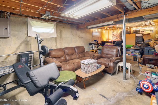 9703 Scarborough Ave, Louisville, KY 40272