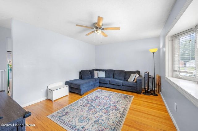 9703 Scarborough Ave, Louisville, KY 40272