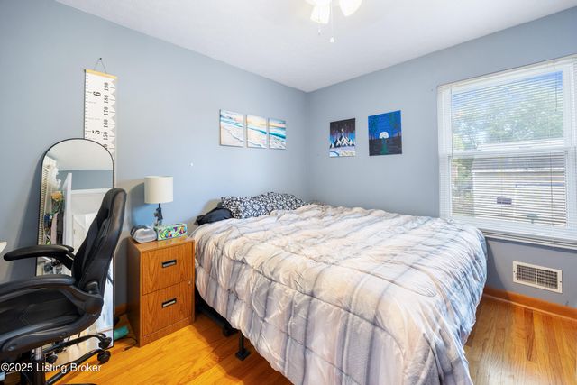 9703 Scarborough Ave, Louisville, KY 40272