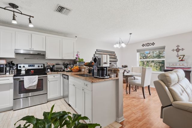 6929 Willow Creek Run, Lake Worth, FL 33463