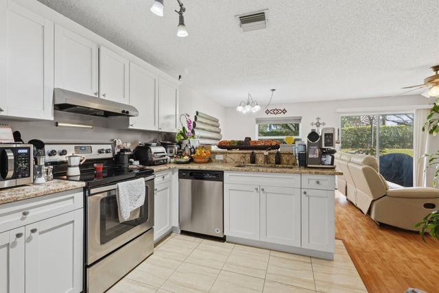 6929 Willow Creek Run, Lake Worth, FL 33463