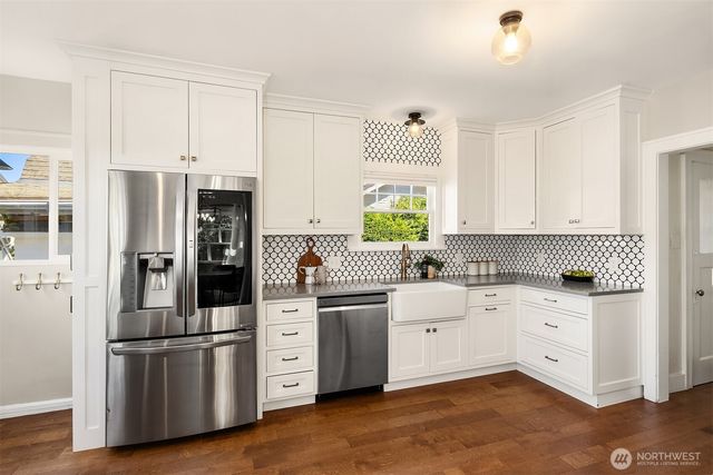 2414 Belvidere Avenue SW, Seattle, WA 98126