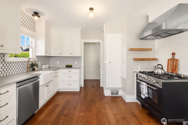 2414 Belvidere Avenue SW, Seattle, WA 98126