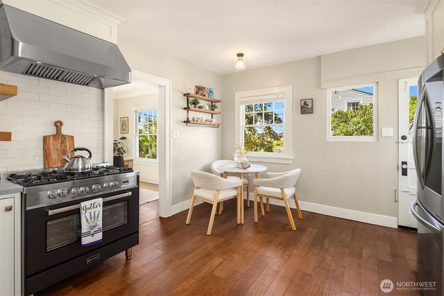 2414 Belvidere Avenue SW, Seattle, WA 98126