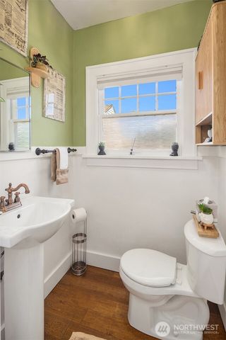 2414 Belvidere Avenue SW, Seattle, WA 98126