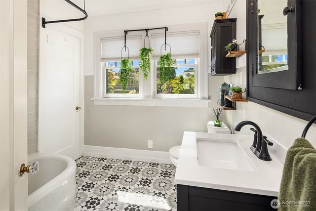 2414 Belvidere Avenue SW, Seattle, WA 98126