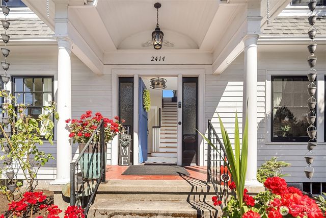 2414 Belvidere Avenue SW, Seattle, WA 98126