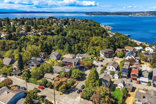 2414 Belvidere Avenue SW, Seattle, WA 98126