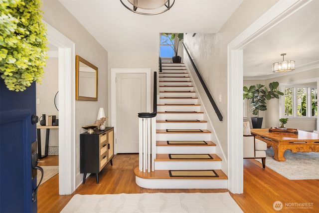 2414 Belvidere Avenue SW, Seattle, WA 98126