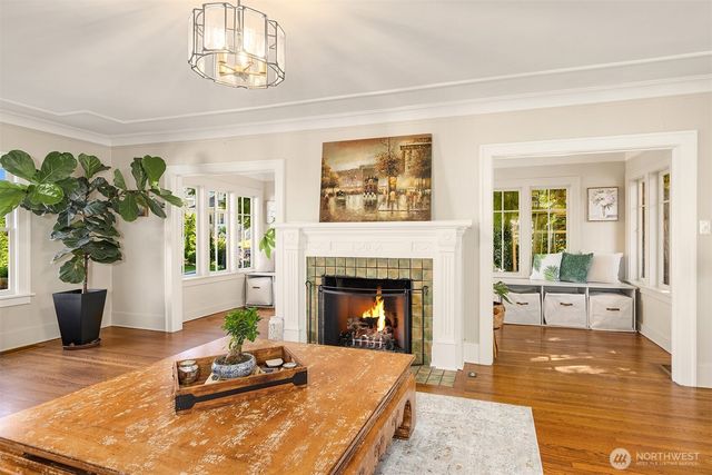 2414 Belvidere Avenue SW, Seattle, WA 98126