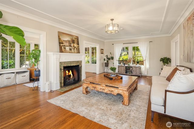 2414 Belvidere Avenue SW, Seattle, WA 98126