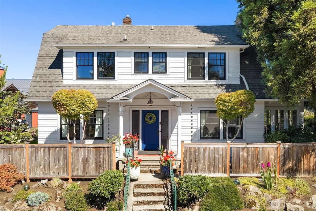 2414 Belvidere Avenue SW, Seattle, WA 98126