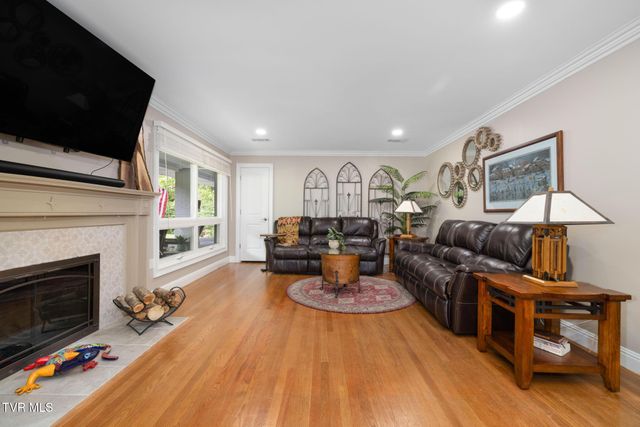 1305 Sherwood Drive, Johnson City, TN 37601