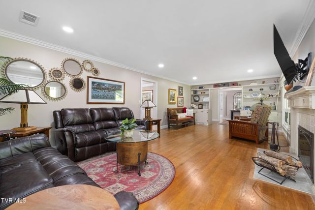 1305 Sherwood Drive, Johnson City, TN 37601