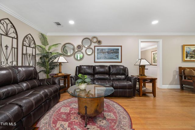 1305 Sherwood Drive, Johnson City, TN 37601