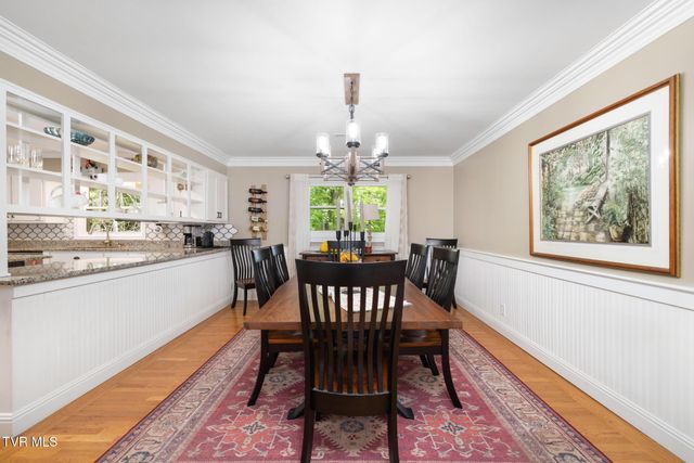 1305 Sherwood Drive, Johnson City, TN 37601