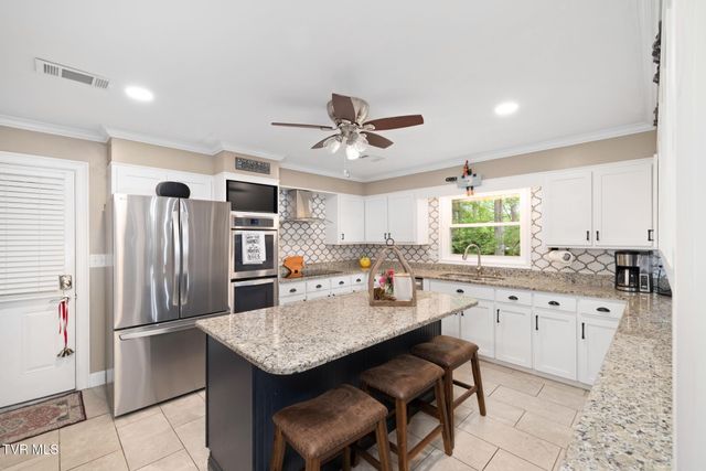 1305 Sherwood Drive, Johnson City, TN 37601