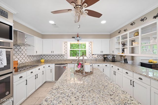 1305 Sherwood Drive, Johnson City, TN 37601
