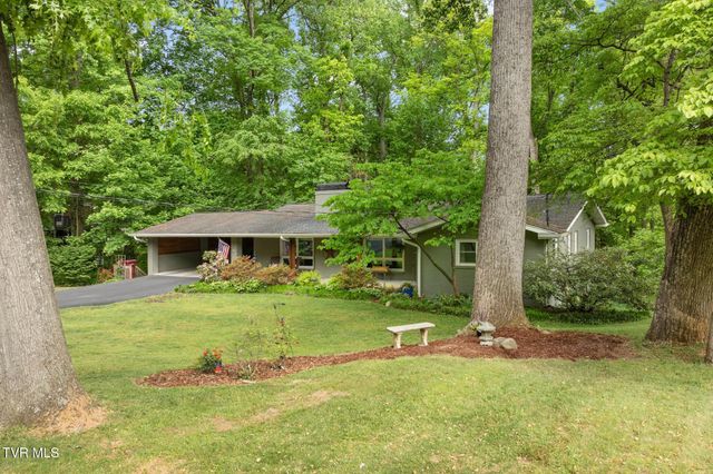 1305 Sherwood Drive, Johnson City, TN 37601