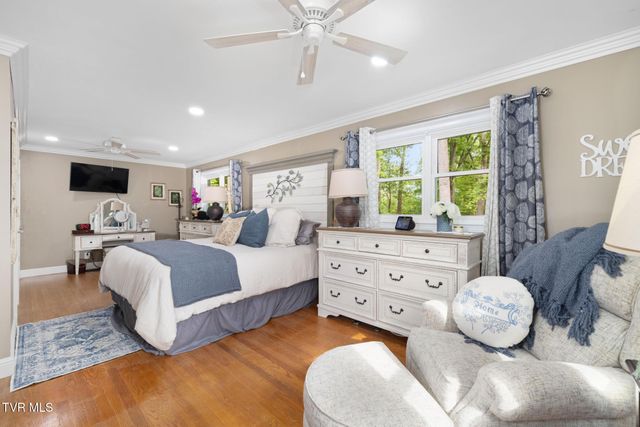 1305 Sherwood Drive, Johnson City, TN 37601