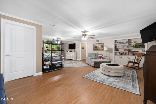 1305 Sherwood Drive, Johnson City, TN 37601