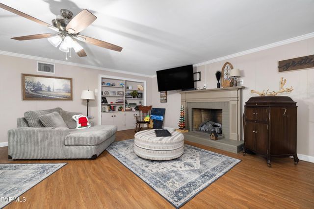 1305 Sherwood Drive, Johnson City, TN 37601