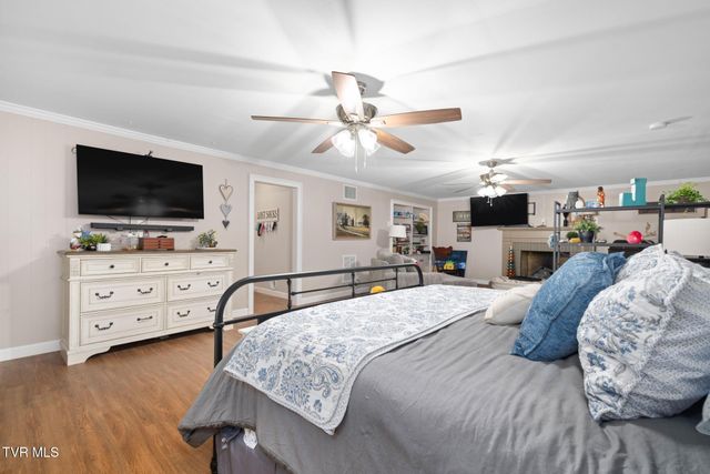 1305 Sherwood Drive, Johnson City, TN 37601