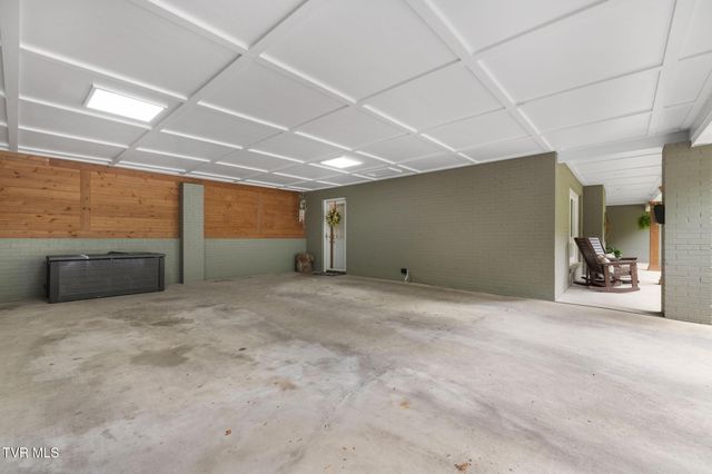 1305 Sherwood Drive, Johnson City, TN 37601