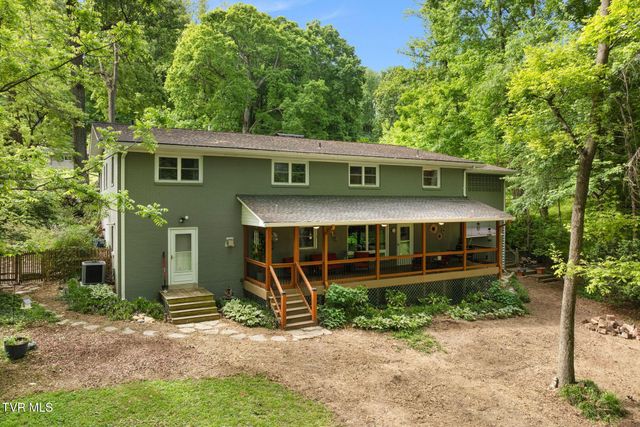 1305 Sherwood Drive, Johnson City, TN 37601