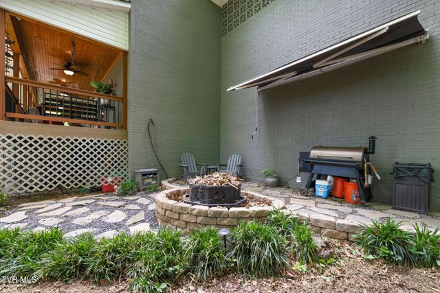 1305 Sherwood Drive, Johnson City, TN 37601