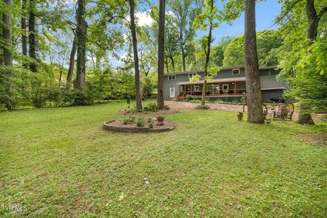 1305 Sherwood Drive, Johnson City, TN 37601