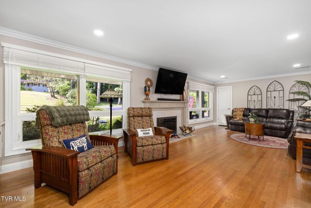 1305 Sherwood Drive, Johnson City, TN 37601