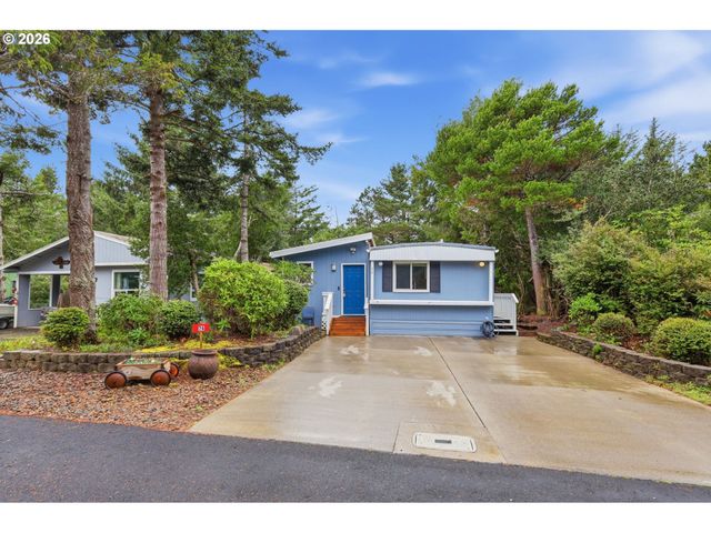 1600 RHODODENDRON Dr 76, Florence, OR 97439