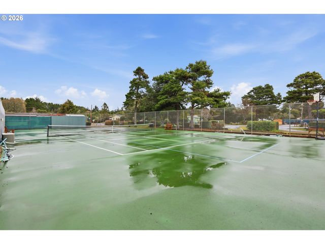 1600 RHODODENDRON Dr 76, Florence, OR 97439