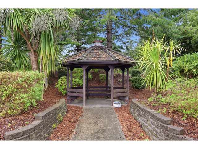1600 RHODODENDRON Dr 76, Florence, OR 97439