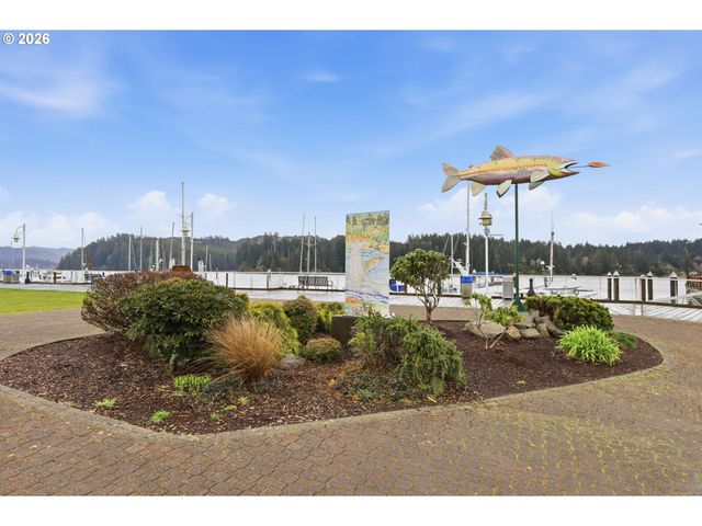 1600 RHODODENDRON Dr 76, Florence, OR 97439