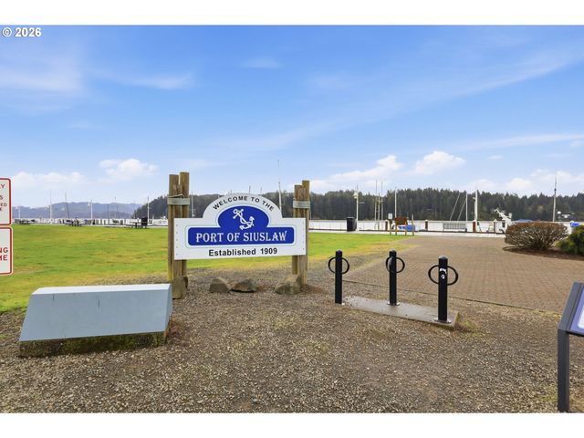 1600 RHODODENDRON Dr 76, Florence, OR 97439