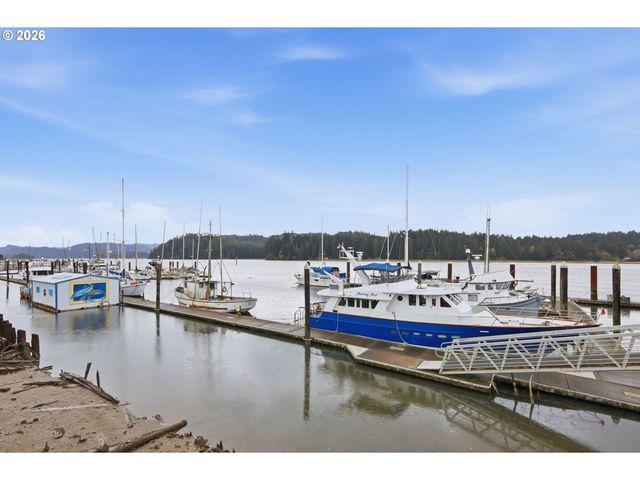 1600 RHODODENDRON Dr 76, Florence, OR 97439