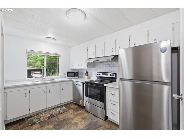 1600 RHODODENDRON Dr 76, Florence, OR 97439