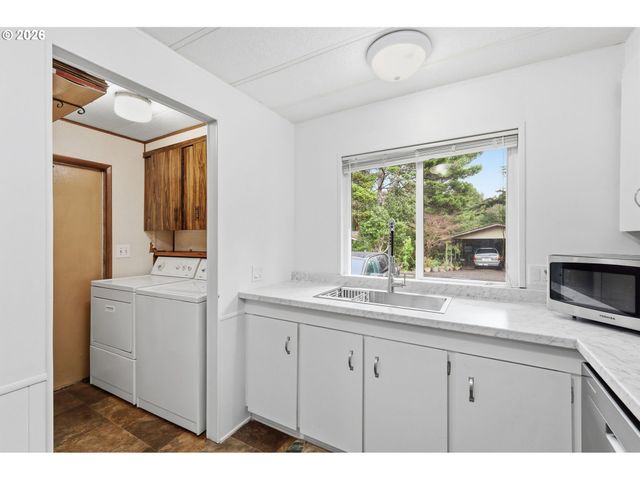 1600 RHODODENDRON Dr 76, Florence, OR 97439