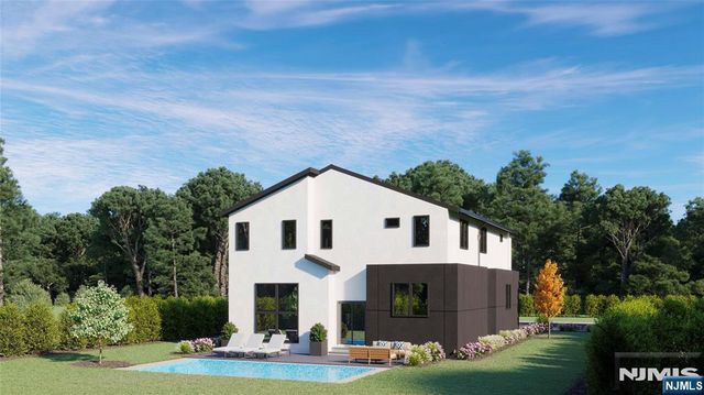 66 Woodmere Lane, Tenafly, NJ 07670
