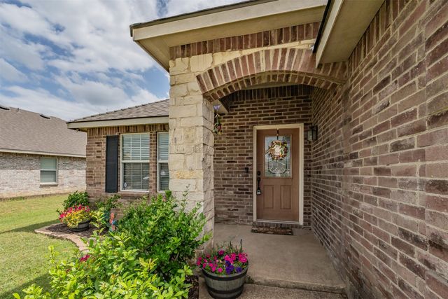 208 Weber River Trail, Fort Worth, TX 76140