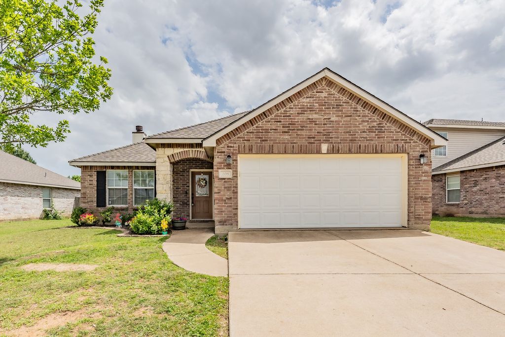 208 Weber River Trail, Fort Worth, TX 76140