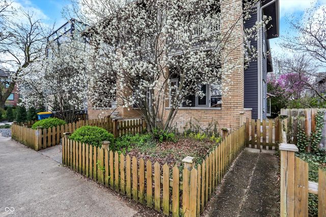 537 E 11th Street, Indianapolis, IN 46202