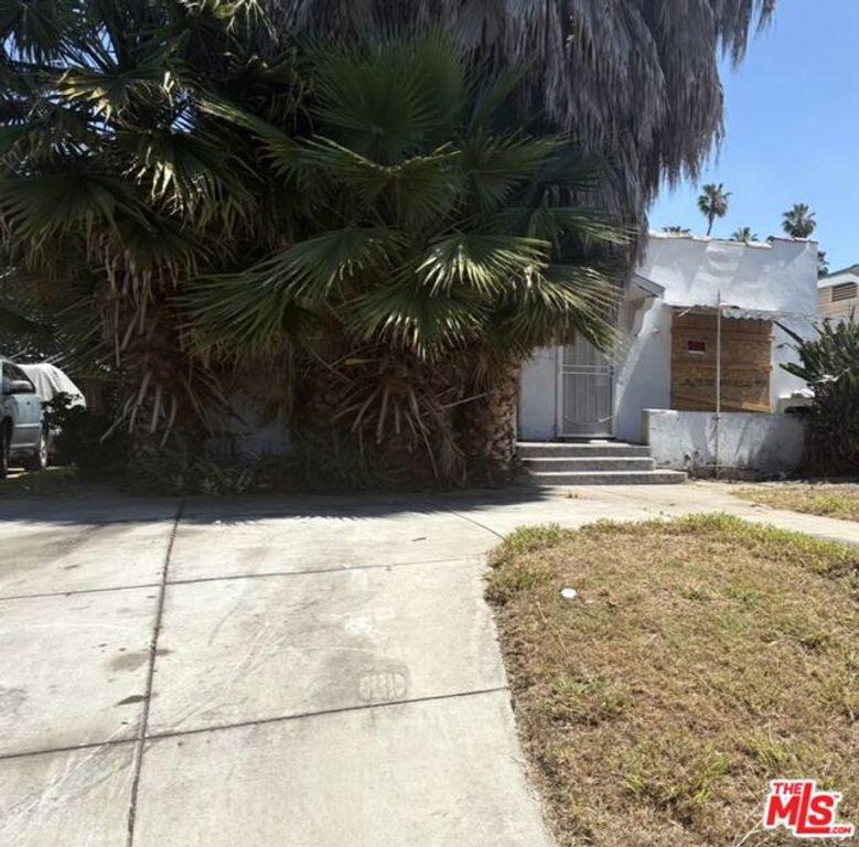 5214 Cimarron Street, Los Angeles, CA 90062