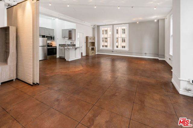 215 W 7th Street 508, Los Angeles, CA 90014